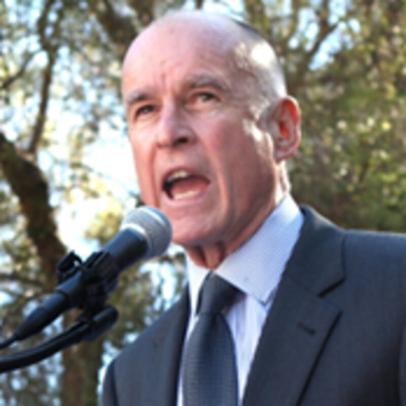 articles/2010/10/07/election-oracle-jerry-brown-leads-meg-whitman-in-california/sarlin-oracle-brown-106_132020_qpokyq