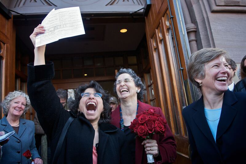 galleries/2012/12/06/first-same-sex-marriage-licenses-love-stories-from-washington-new-york-and-more-photos/first-same-sex-ct_r9yoaq