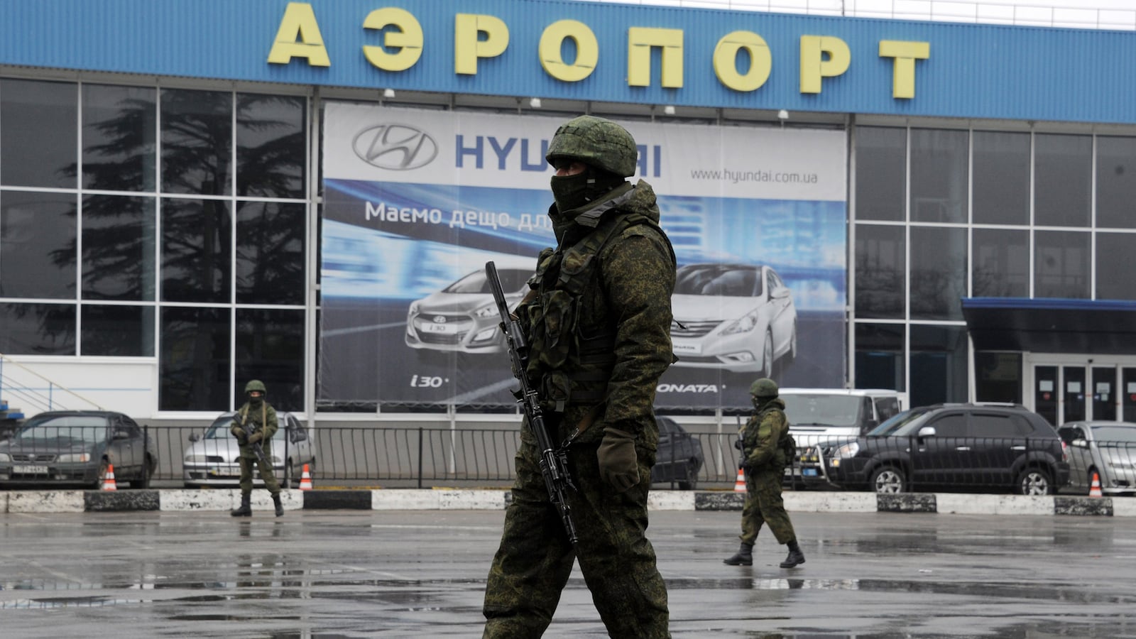 articles/2014/02/28/exclusive-russian-blackwater-takes-over-ukraine-airport/140228-rogin-airport-tease_s4gxzx