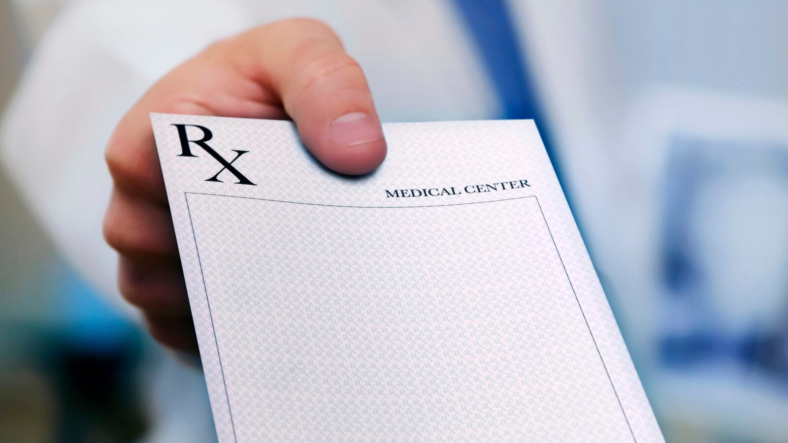 articles/2014/09/16/the-doctor-s-note-must-die/140915-saunders-note-tease_axcwfl