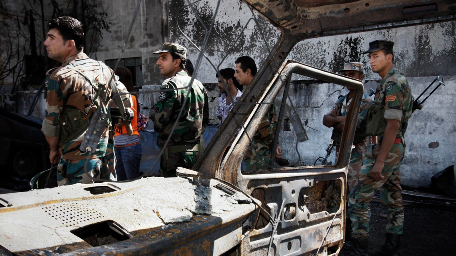 cheats/2012/08/15/explosion-rocks-damascus-hotel/syria-damascus-bombing-cheat_wqaj3e