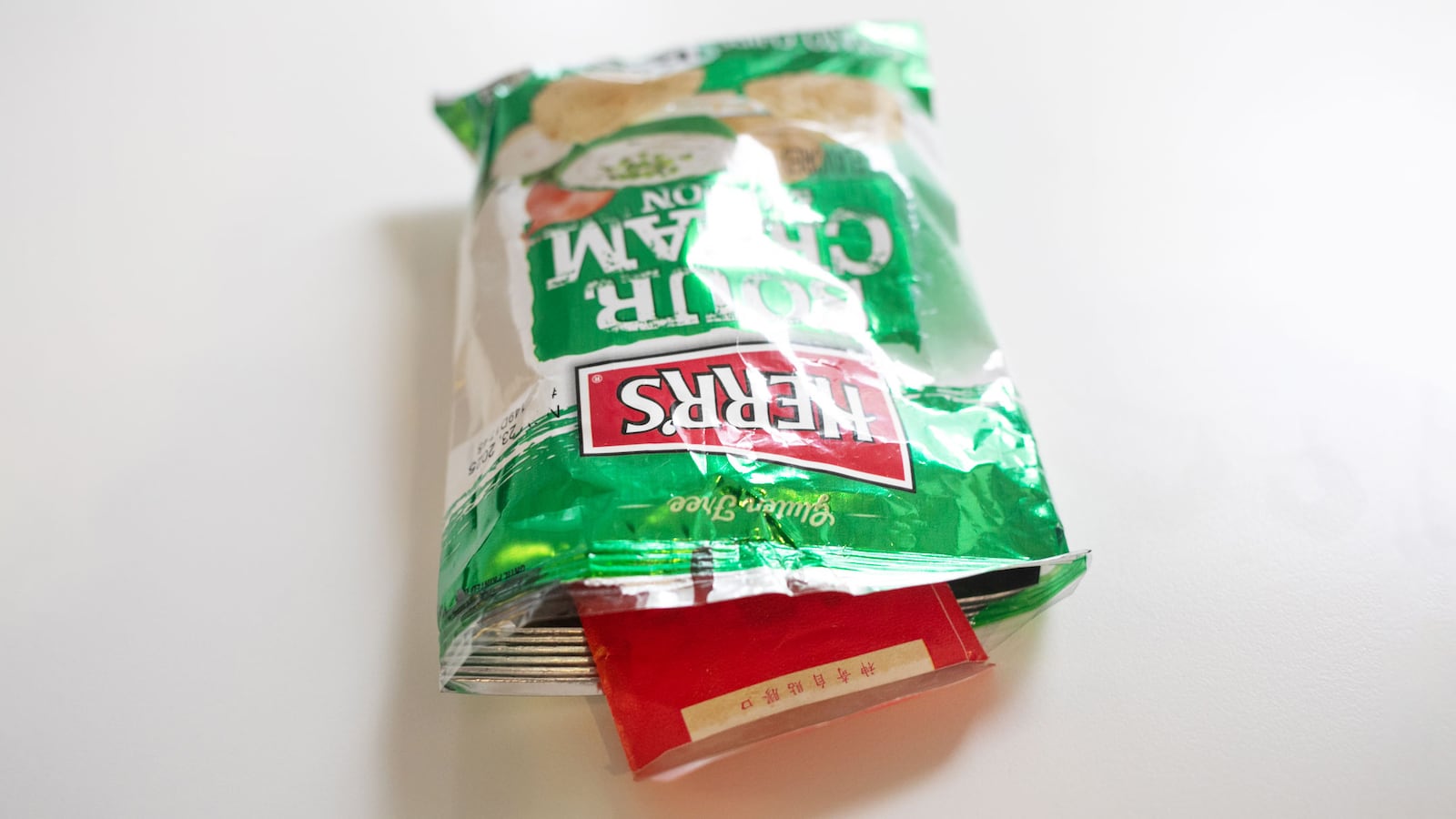 Former City Hall aide Winnie Greco handed THE CITY reporter Katie Honan an opened potato chip bag containing an envelope full of cash after a reelection event for Mayor Eric Adams in Harlem, Aug. 20, 2025.