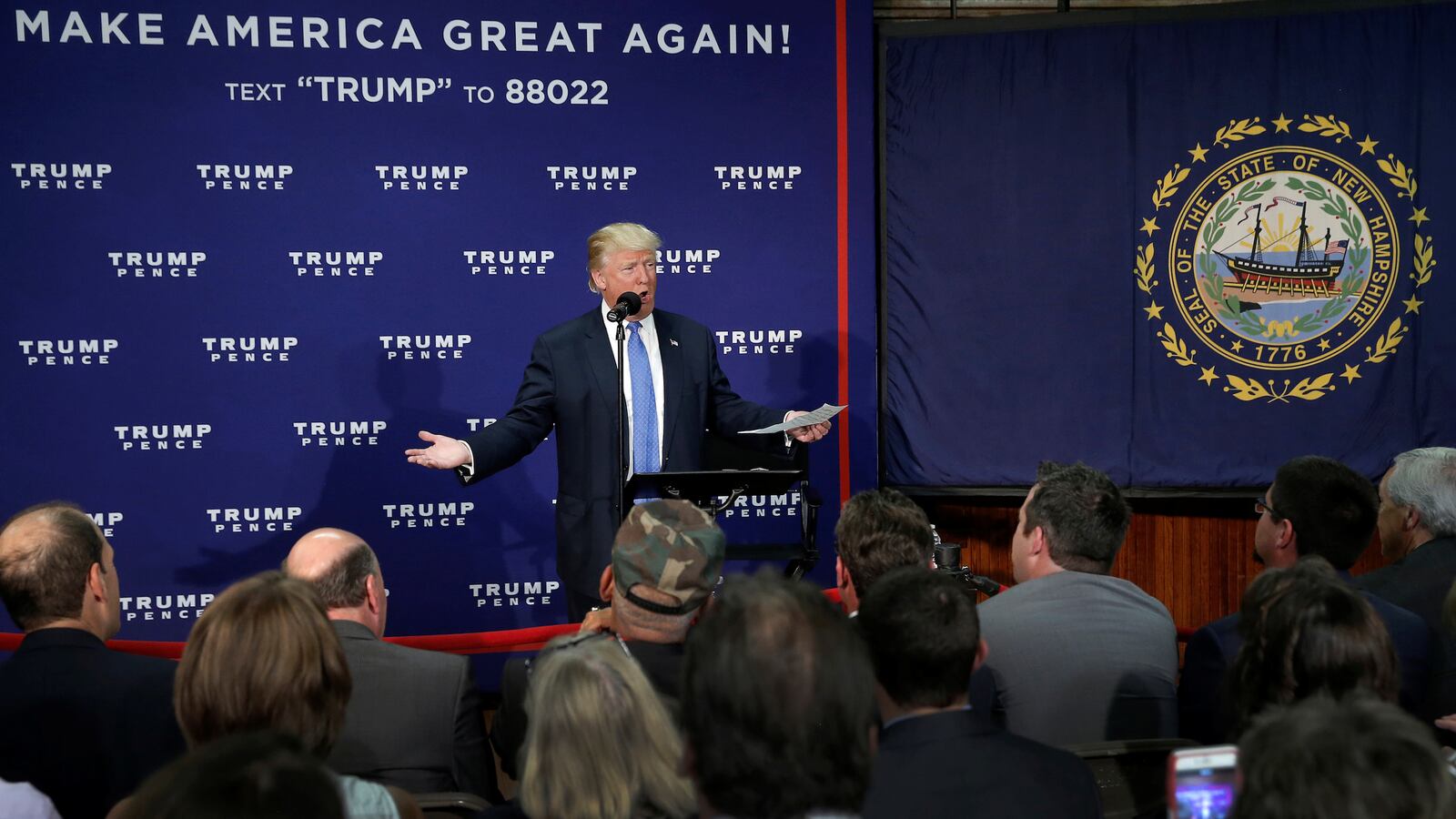 cheats/2016/10/06/donald-trump-mocks-hillary-clinton-s-debate-prep/161006-trump-debate-prep-cheat_flpg87