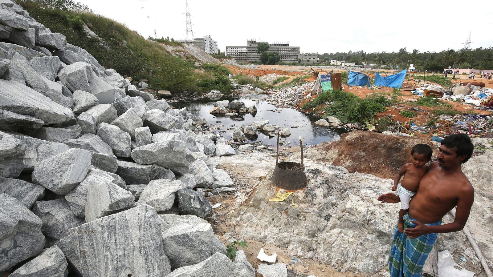 articles/2016/03/02/why-tourists-love-this-indian-toxic-waste-dump/160301-sykes-india-toxic-dump-tease_fykkzo