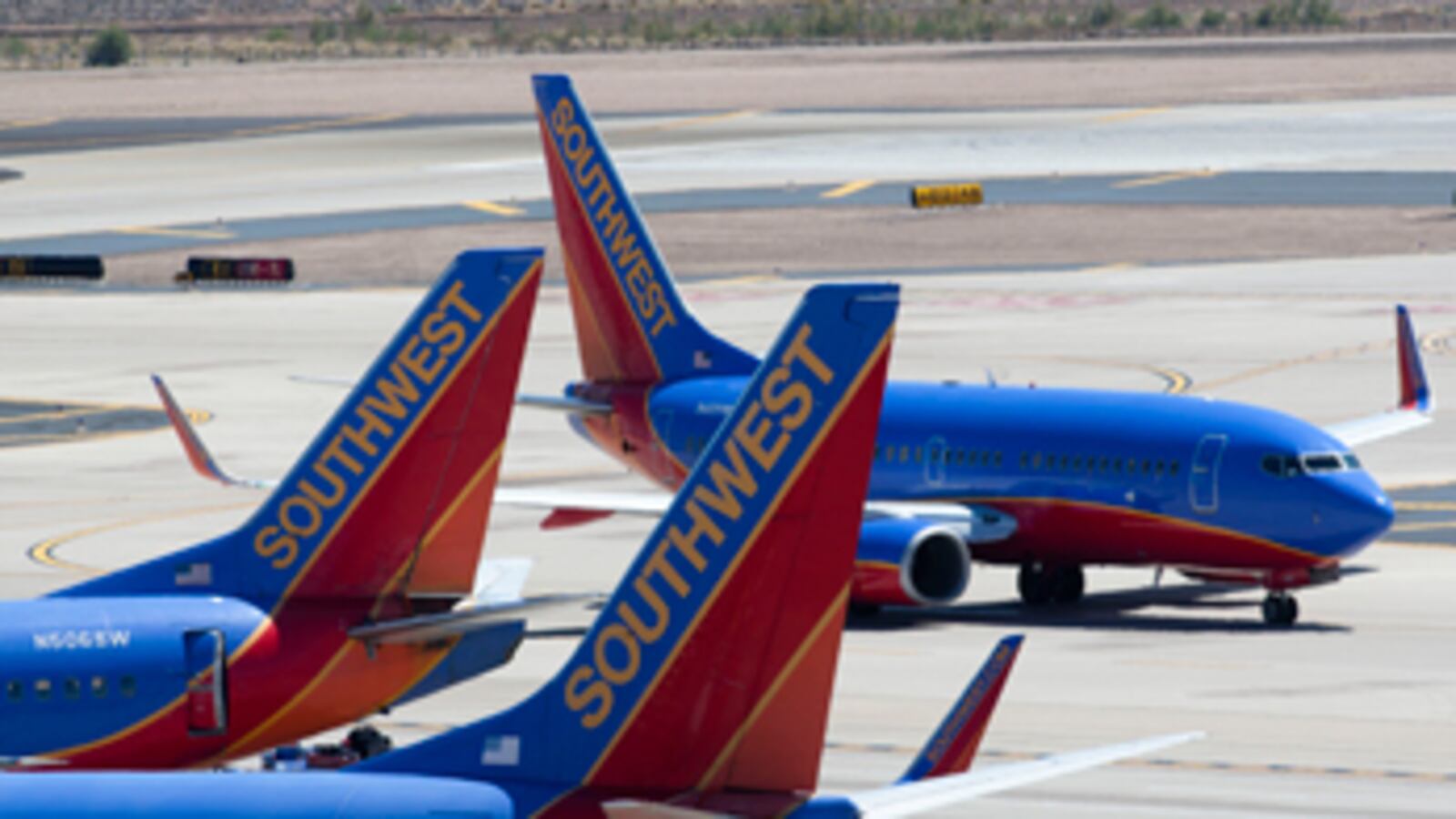 cheats/2011/04/04/faa-to-require-boeing-737-inspections/faa-southwest-inspections_exaeuw