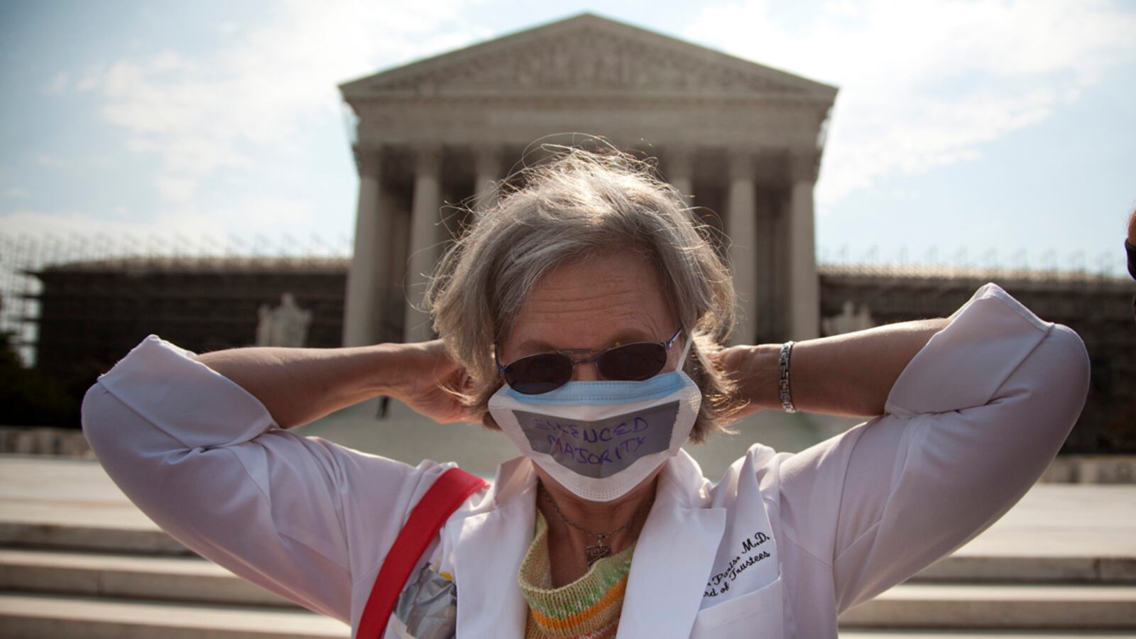 articles/2012/06/26/what-s-the-deal-with-health-care-10-questions-answers/dickson-scotus-obamacare-teaser_hmexjf