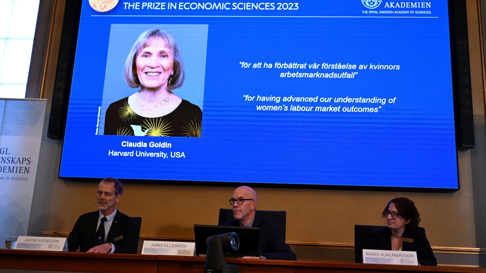 Committee heads award the Nobel Prize in Economics.