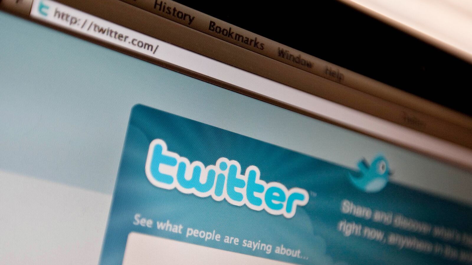 cheats/2013/03/04/poll-twitter-at-odds-with-public/130229-twitter-after-death-shapiro-tease_byni2n