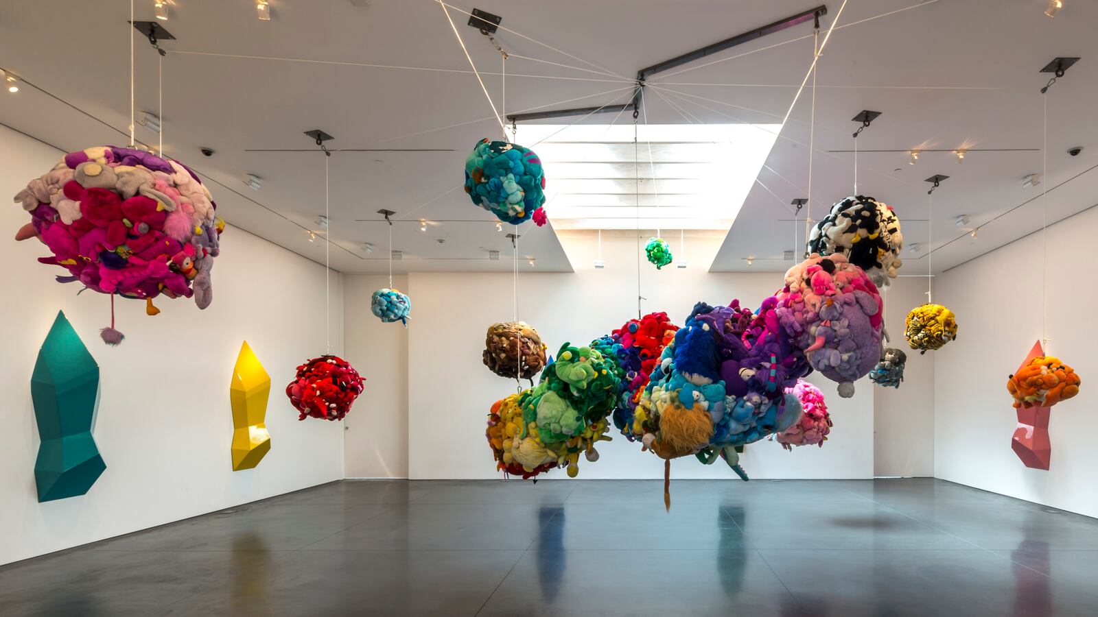 articles/2013/10/12/remembering-mike-kelley/131011-mike-kelley-tease_yyd0tt