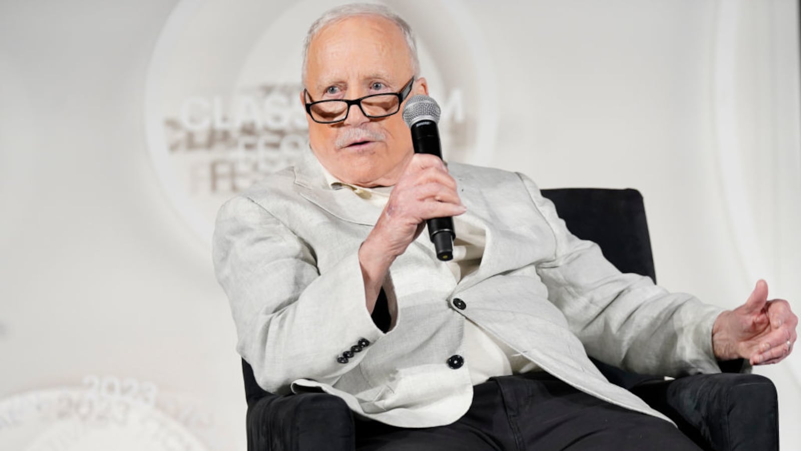 Richard Dreyfuss reportedly tried on several dresses at a pro-LGBTQ+ store before appearing at a screening of ‘Jaws’ where he made anti-trans remarks.