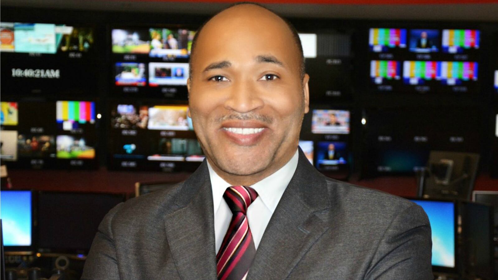 cheats/2016/12/07/black-employees-file-lawsuit-against-cnn/161207-CNN-lawsuit-walker-cheat_ncyjq2