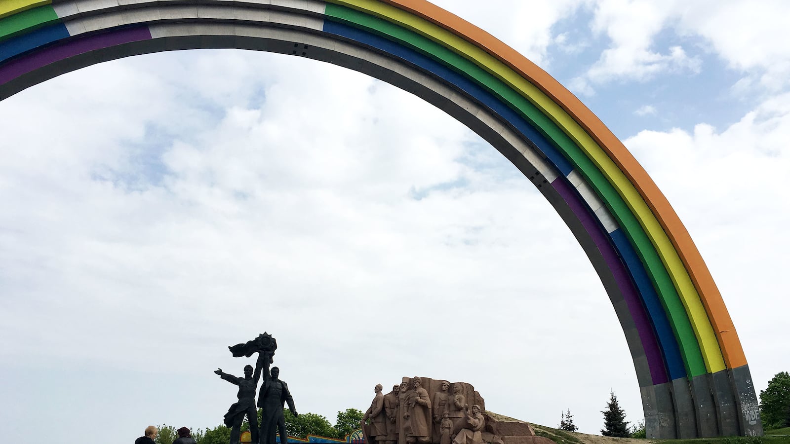articles/2017/05/07/kiev-s-battle-of-the-rainbow-gays-thugs-and-a-soviet-monument/170507-nemtsova-ukraine-rainbow-tease_j4sj3u