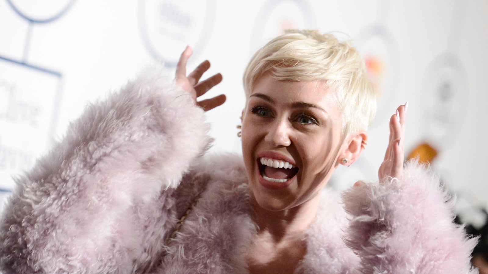 articles/2014/03/05/the-mystery-of-flutedrop-d-j-detweiler-pairs-miley-cyrus-with-woodwinds/20140303-resnick-flutedrop_jsithj