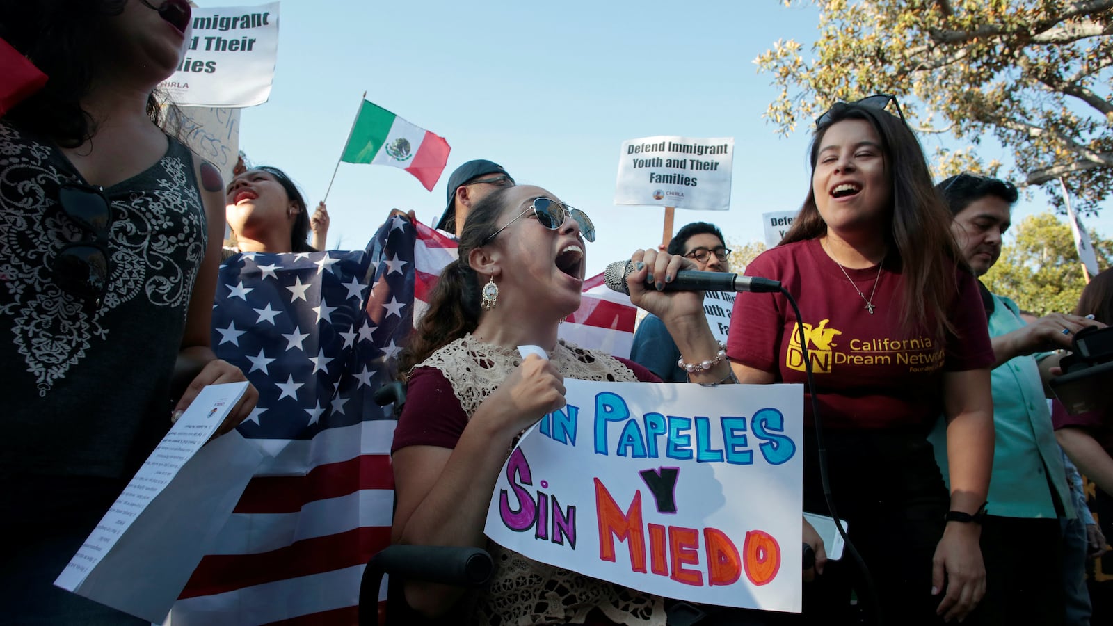 daca-protests_fxiu61