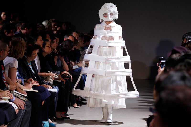 galleries/2011/09/30/paris-fashion-week-spring-summer-2012-photos/paris-fashion-week-gal-1_pj4jcu