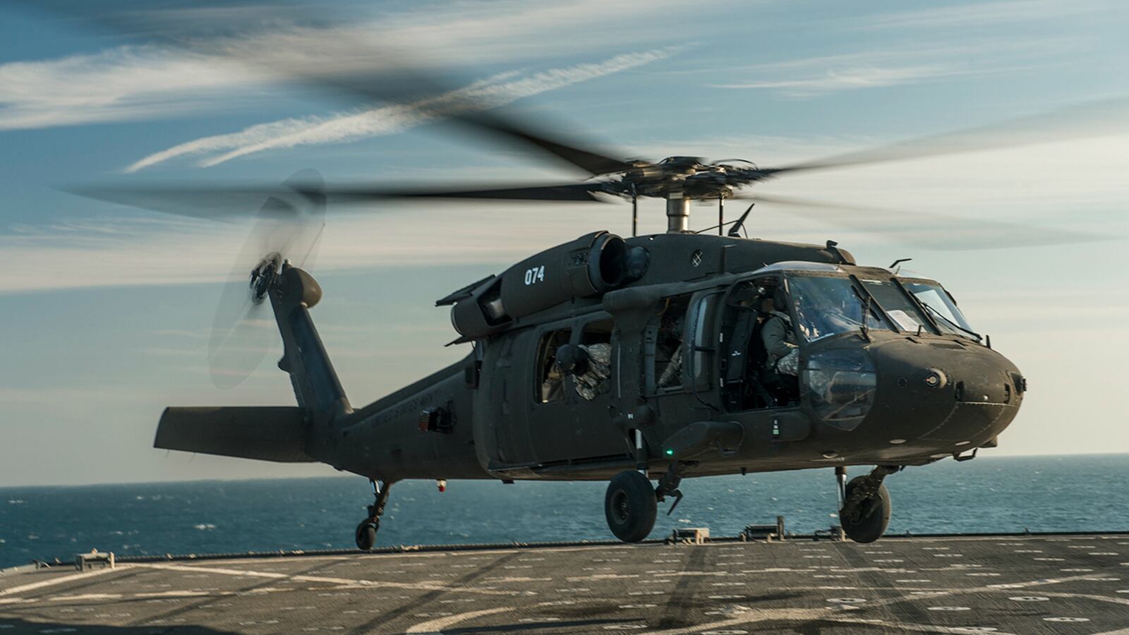 170826-u.s.-chopper-yemen-crash-cheat_mfobty