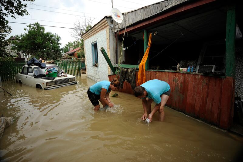 galleries/2012/07/12/shocking-photos-of-the-flooding-in-russia-s-krasnodar-region/russia-floods-8_cirfqv