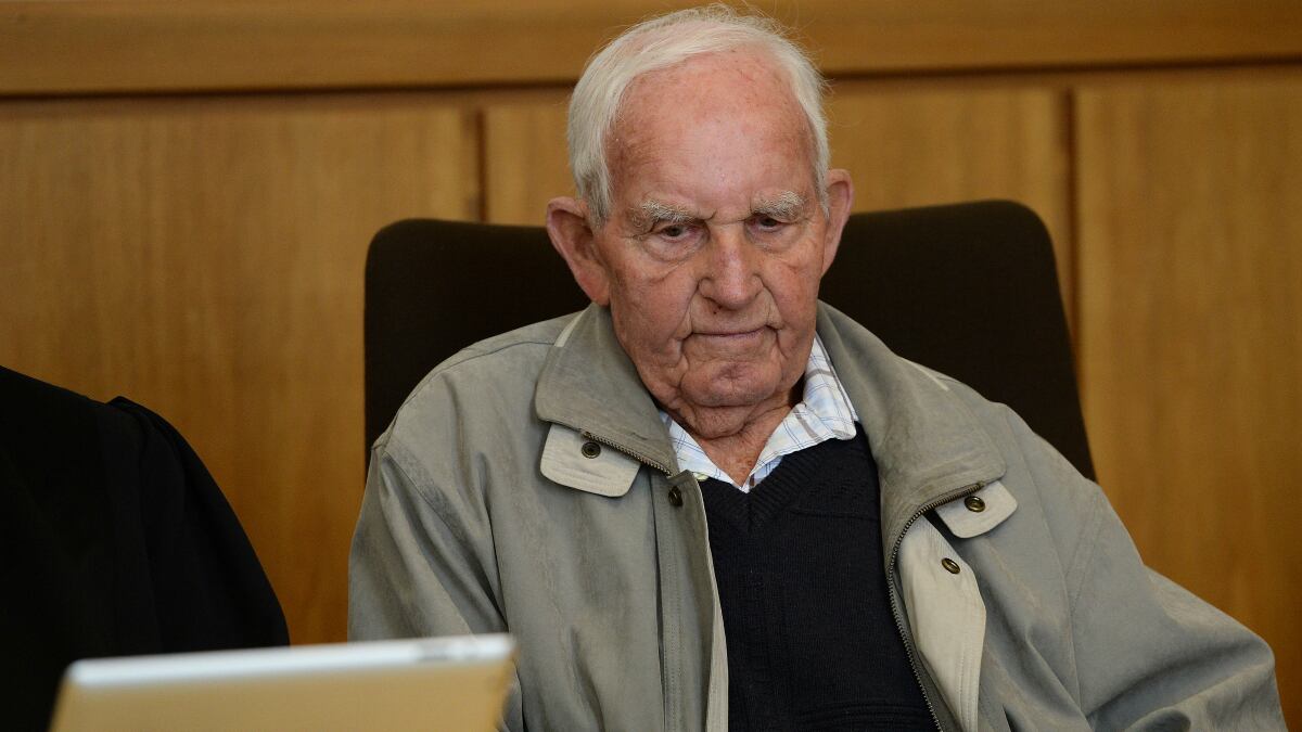 cheats/2013/09/02/germany-puts-former-nazi-on-trial/germany-tries-nazi-cheat_hyrqfd