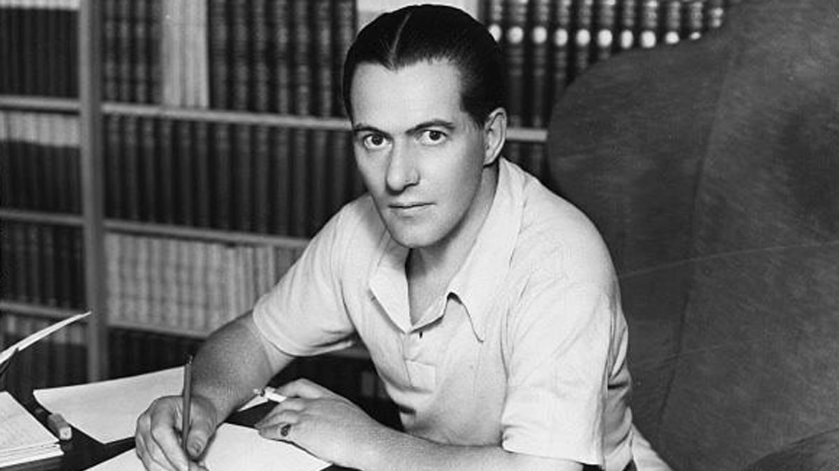 articles/2012/08/08/the-novelist-who-spied-how-dennis-wheatley-helped-defeat-the-nazis/dennis-wheatly-book-tease_fqtslo