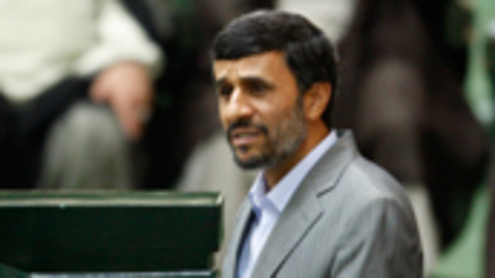 articles/2009/08/05/betting-against-ahmadinejad/aslan-ahmadinejad-sworn-in_41623_kbsuzi