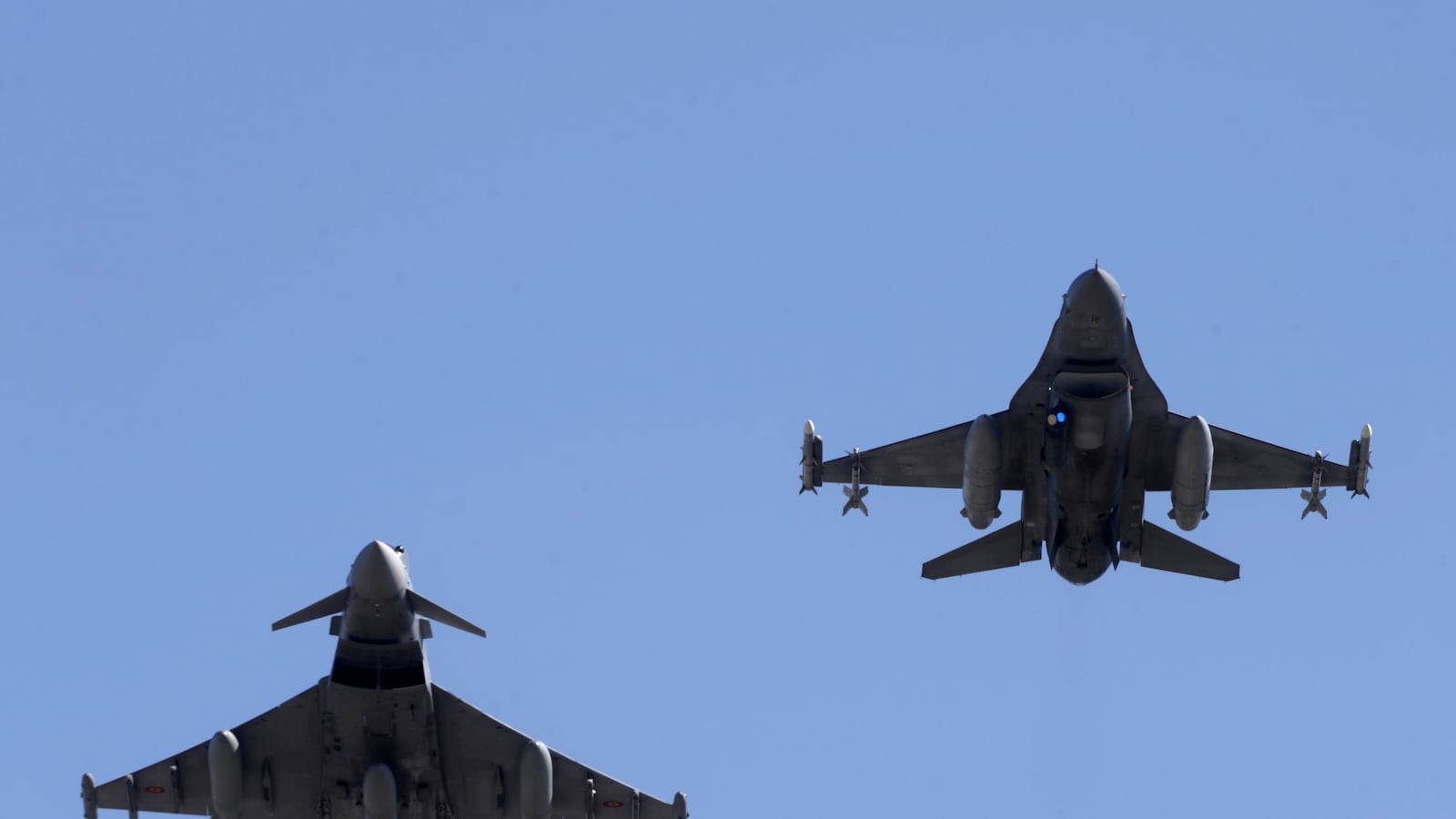 cheats/2016/06/02/f-16-crashes-after-flyover-at-air-force-graduation/160602-f16-crash-cheat_ft8be3