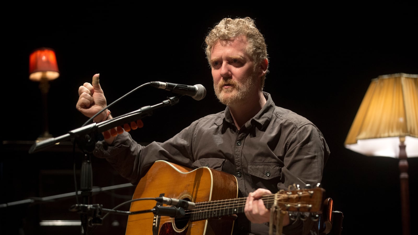 BARCELONA, SPAIN - MARCH 28: Glen Hansard performs on stage during Festival del Mil.lenni at Casino de l'Alianca del Poble Nou on March 28, 2017 in Barcelona, Spain. (Photo by Jordi Vidal/Redferns)