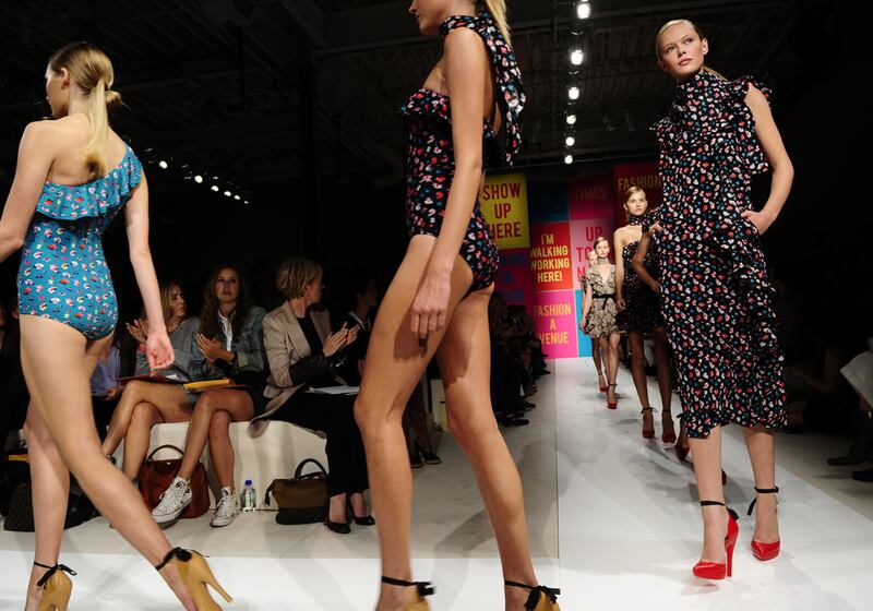 galleries/2010/09/12/n-y-fashion-week-day-4/fashion-week-day-4---dkny-suits_cubq19