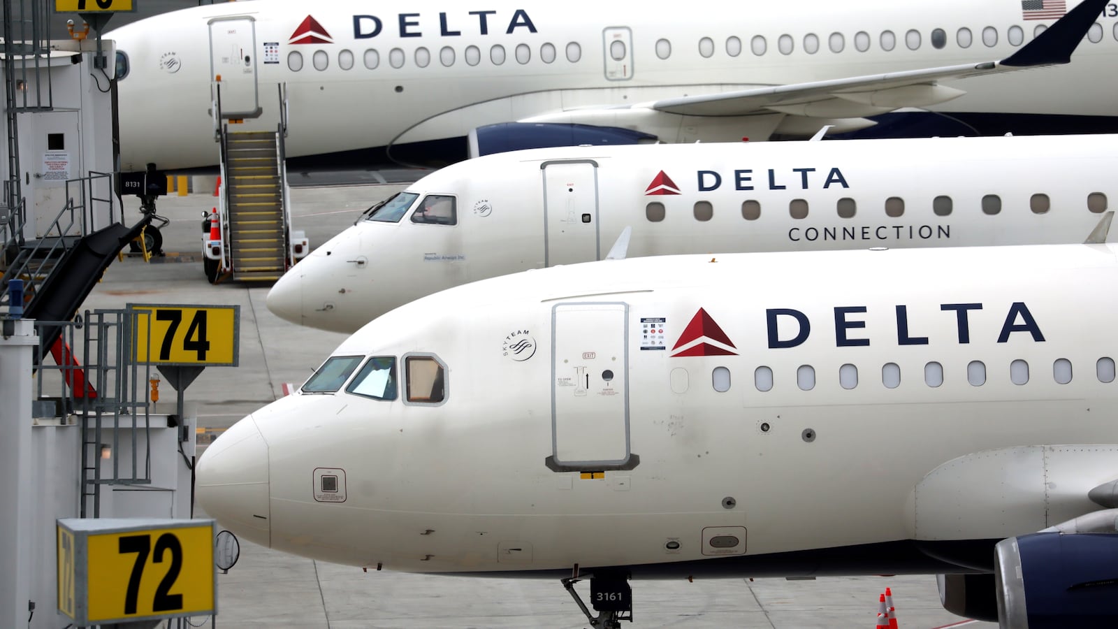 Delta jets