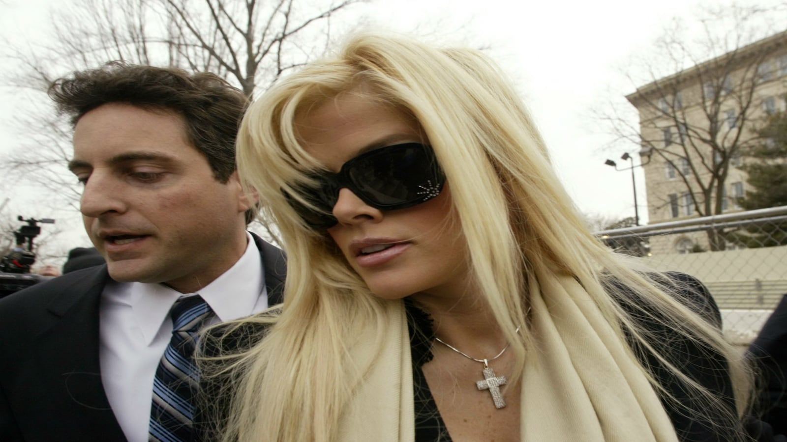 cheats/2014/11/03/court-anna-nicole-smith-agent-can-be-retried/141103-anna-nicole-smith-cheat_ynmvzg