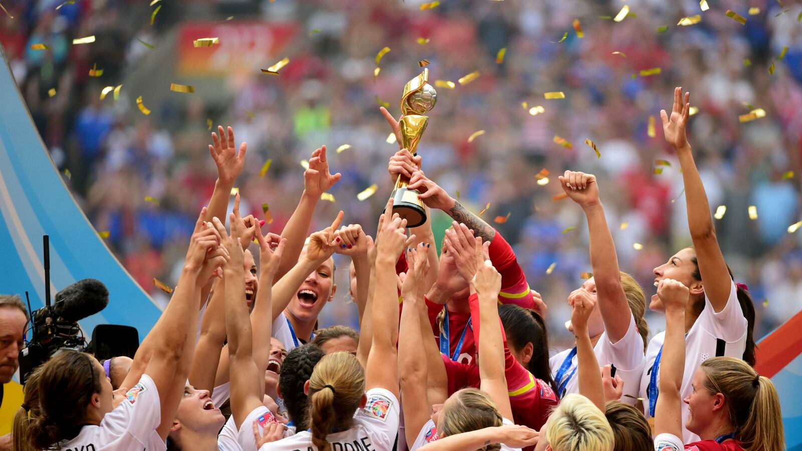 cheats/2015/07/10/women-s-soccer-team-parades-down-nyc/150710-soccer-parade-cheat_pkcgkz
