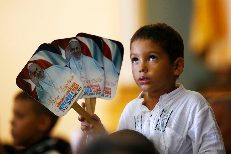 galleries/2015/09/23/holy-swag-pope-francis-anti-capitalist-inspires-capitalists-photos/150923-pope-francis-swag-5_grxabu
