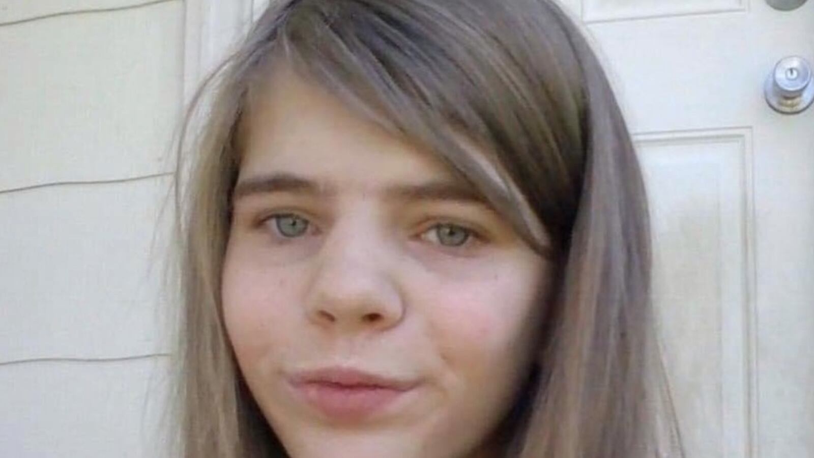 47504224_1587269150545752_r_gs1fmo