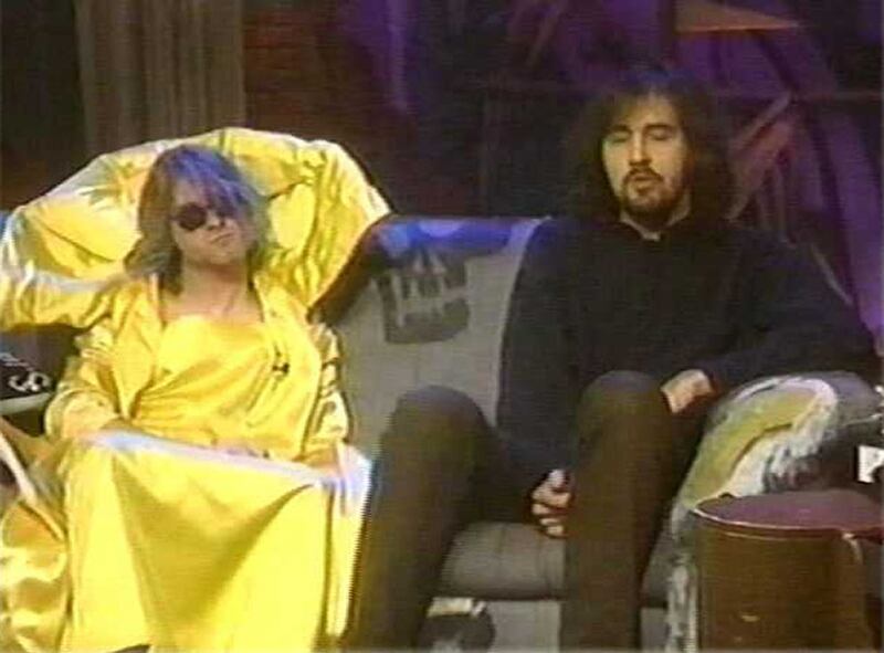 galleries/2012/12/13/kanye-west-jared-leto-more-men-in-skirts-photos/men-in-skirts-cobain_cweepu