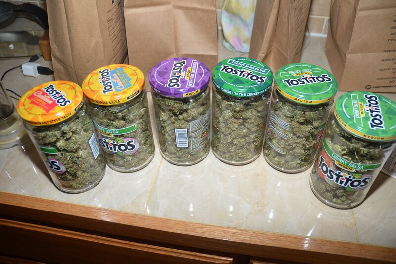 articles/2017/04/12/cops-charge-dad-daughter-in-pot-brownie-ring/170411-briqulet-pot-brownie-embed1_pihiwd