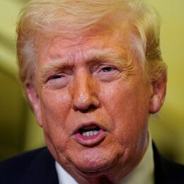U.S. President Donald Trump talks to members of the media aboard Air Force One en route to Joint Base Andrews, Maryland, U.S., March 29, 2026. REUTERS/Elizabeth Frantz
