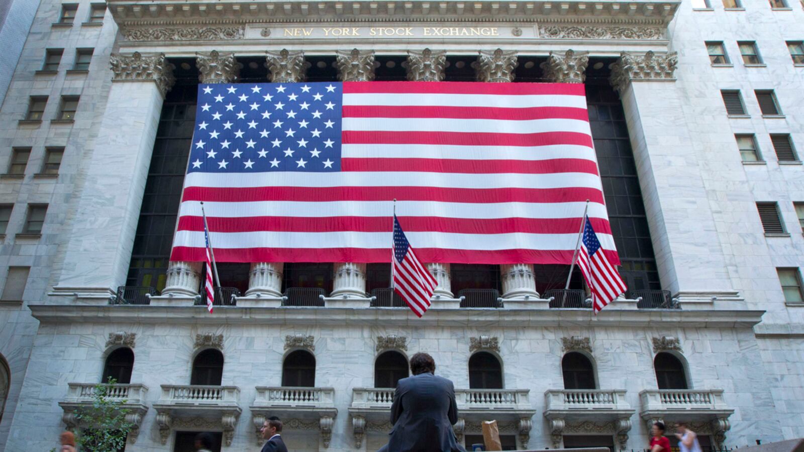 cheats/2012/02/29/wall-street-bonuses-fall-14-percent/debt-fiasco-wall-st-karabell_xtjkar