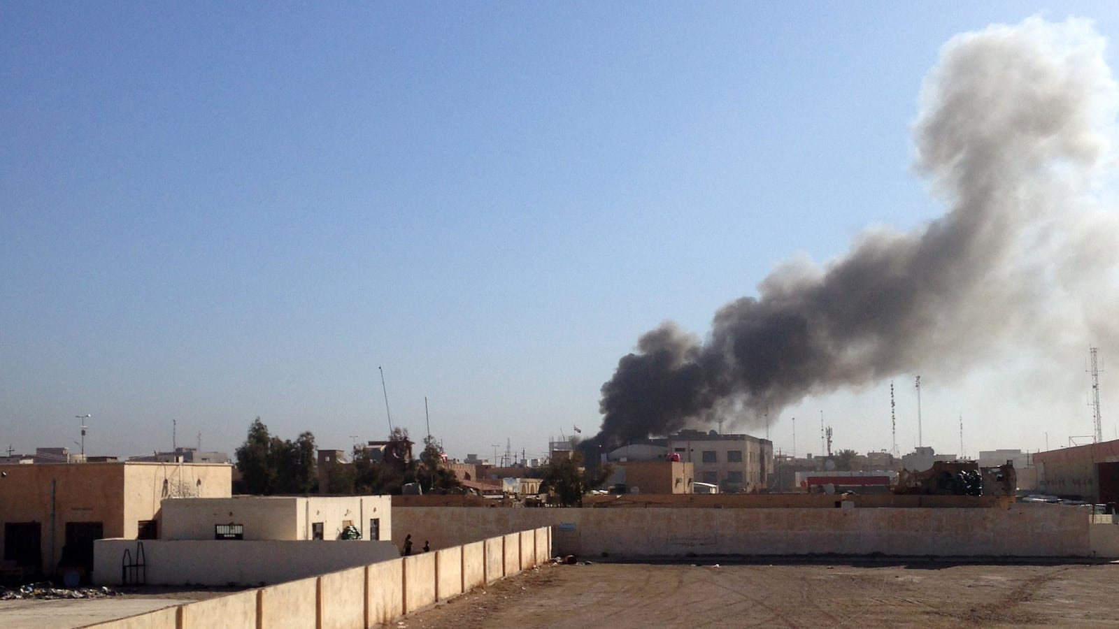 articles/2015/04/15/isis-attack-on-ramadi-just-upended-u-s-war-plans/150415-youssef-Ramadi2-tease_maslmt