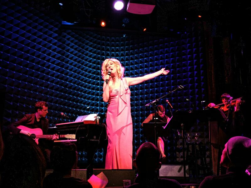 articles/2016/12/16/new-york-s-most-subversive-christmas-show-review-of-justin-vivian-bond-the-bipolar-express/161216-vernon-justin-vivian-bond-embed-2_ikfema