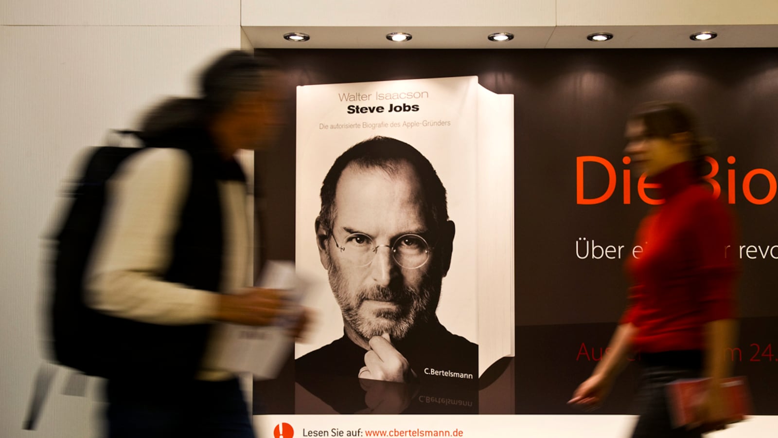 articles/2011/10/23/steve-jobs-biography-the-juiciest-bits-from-walter-isaacson-s-book-isteve-the-book-of-jobs/steve-jobs-book-cheat_kmkxa5