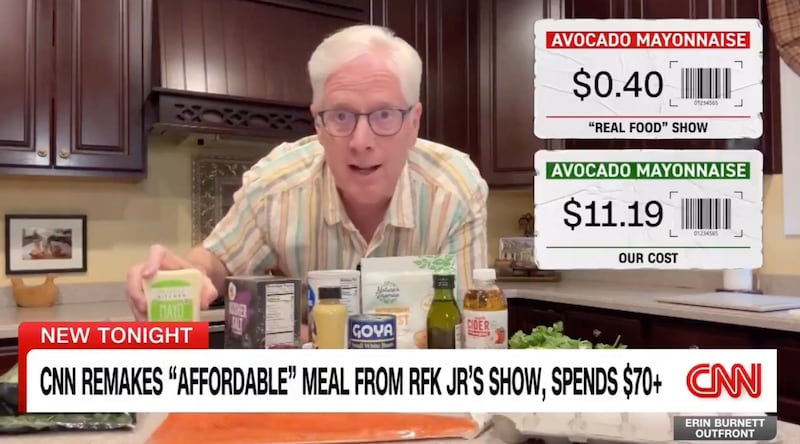 CNN's Tom Foreman makes one of RFK Jr.'s cheap meals.