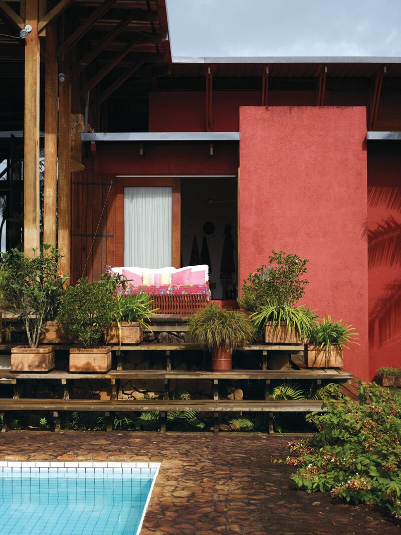 galleries/2014/05/23/omg-i-want-this-house-atibaia-brazil-photos/140721-OMG-Mabrouk03_jkfflg