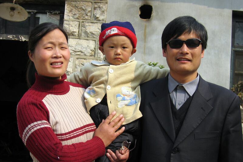 galleries/2012/05/01/5-chinese-dissidents-who-managed-daring-escapes-and-one-who-didn-t/china-dissident-escapes-chen-guangcheng_vsoupl