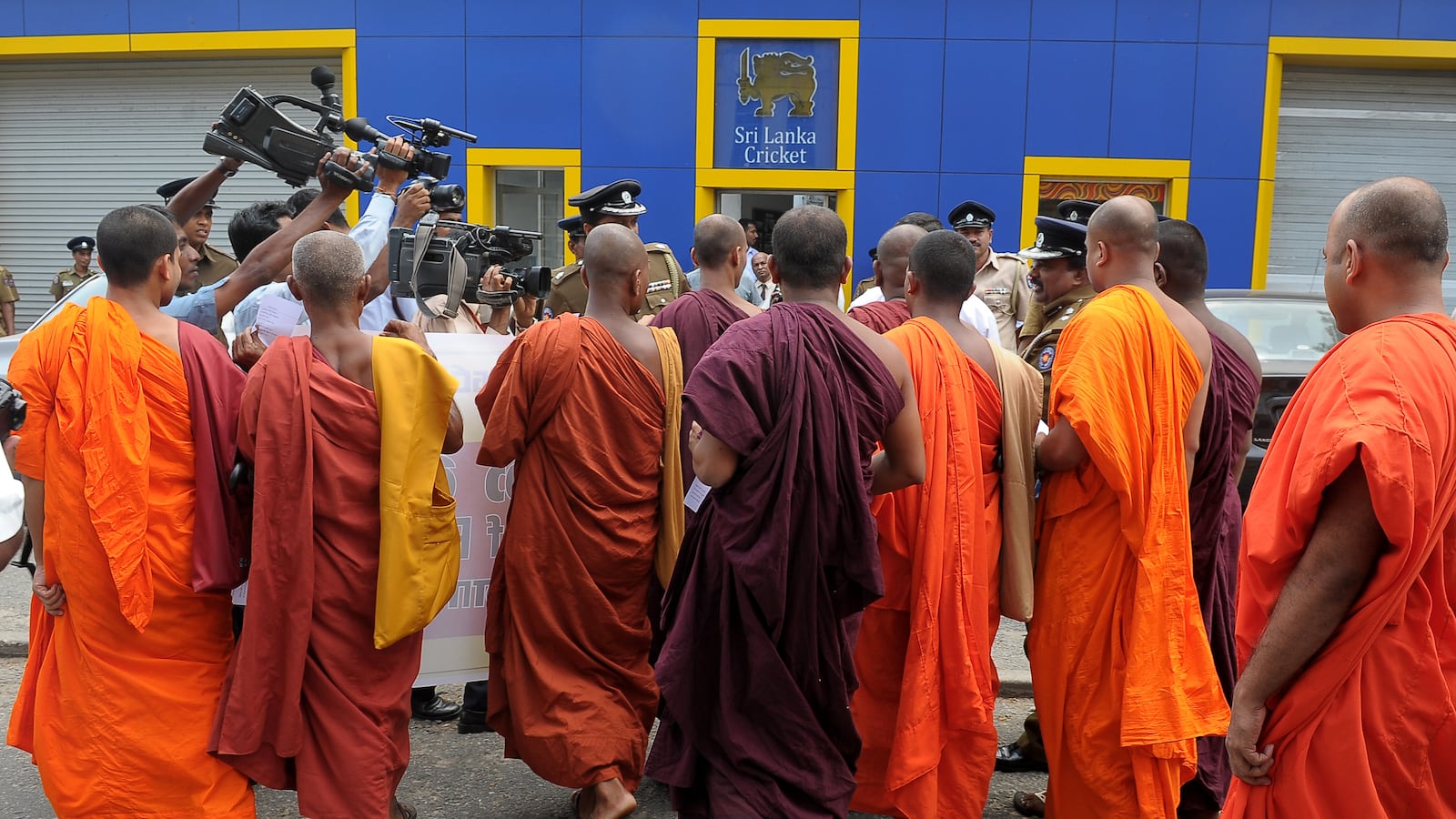 articles/2013/04/12/what-intolerant-buddhist-monks-are-doing-to-sri-lanka/what-intolerant-buddhist-monks-are-doing-to-sri-lanka-image_fus2x0