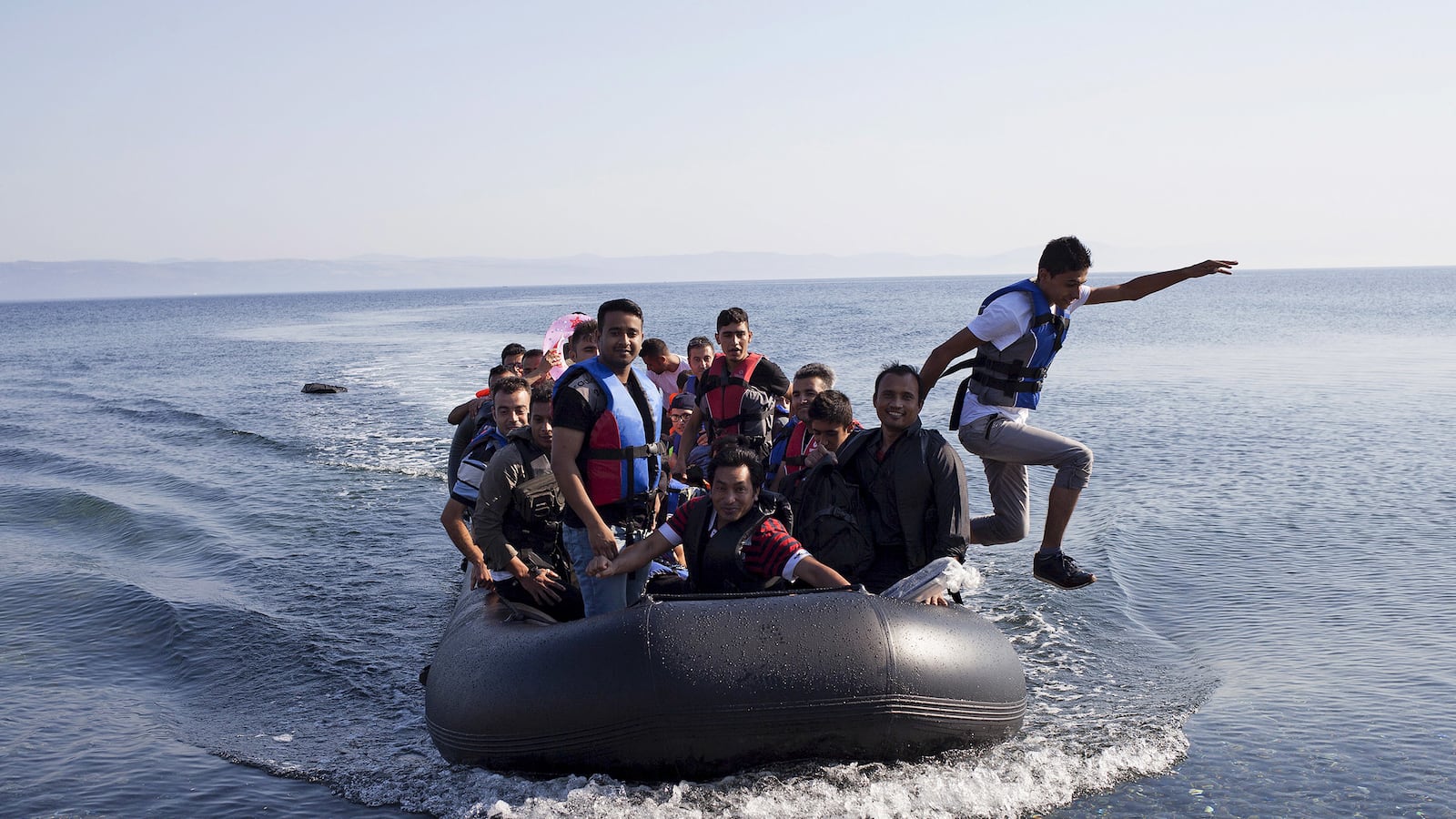 articles/2015/09/05/billionaire-wants-to-build-refugee-island/150904-strochlic-island-tease_iseo0e