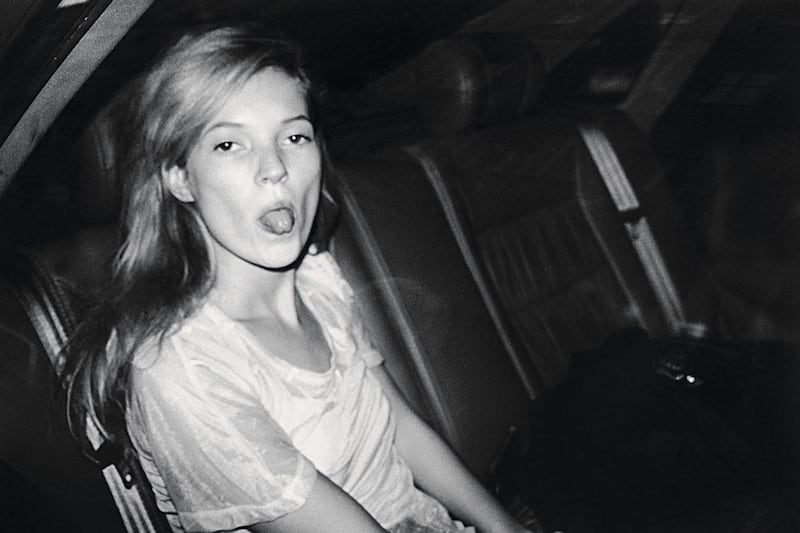 galleries/2014/02/27/paparazzi-photographers-stars-and-artists-at-the-centre-pompidou-photos/paparazzi-gal-katemoss_enpk0a