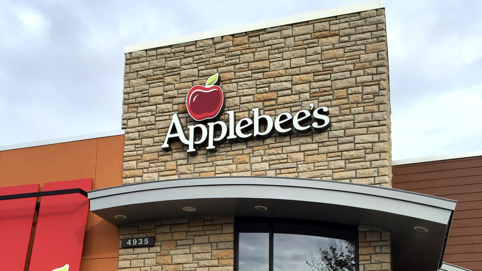 articles/2015/10/22/applebee-s-stiffs-autistic-employee-and-they-re-hardly-alone/151021-Picciuto-applebees-tease_rtjy9e