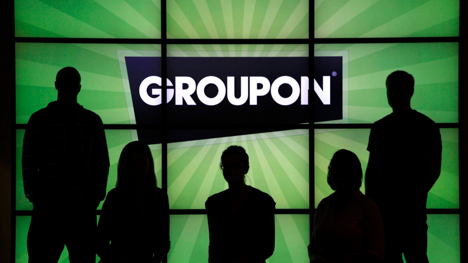 cheats/2012/08/20/groupon-investors-cash-out/groupon-stocks-plunge-cheat_bkmyce