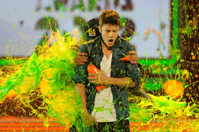 galleries/2012/04/01/kids-choice-awards-red-carpet-taylor-swift-kristen-stewart-more-photos/justin-bieber-kids-choice-awards_smijge