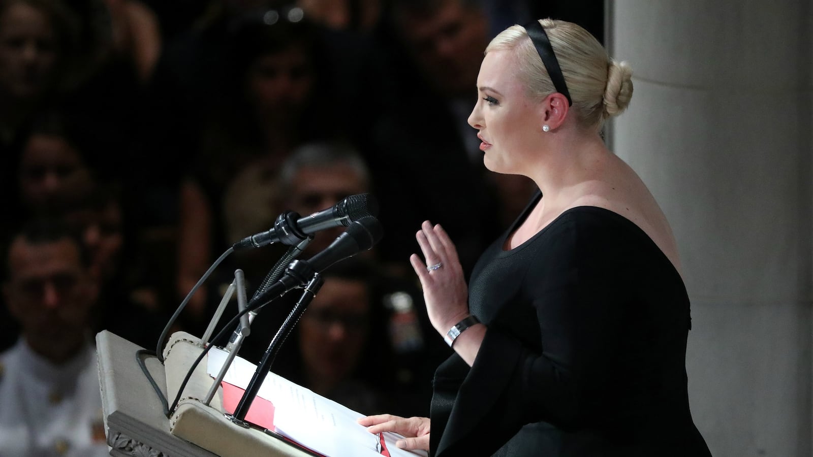 180901-meghan-mccain-eulogy-funeral-cheat_by7ps9