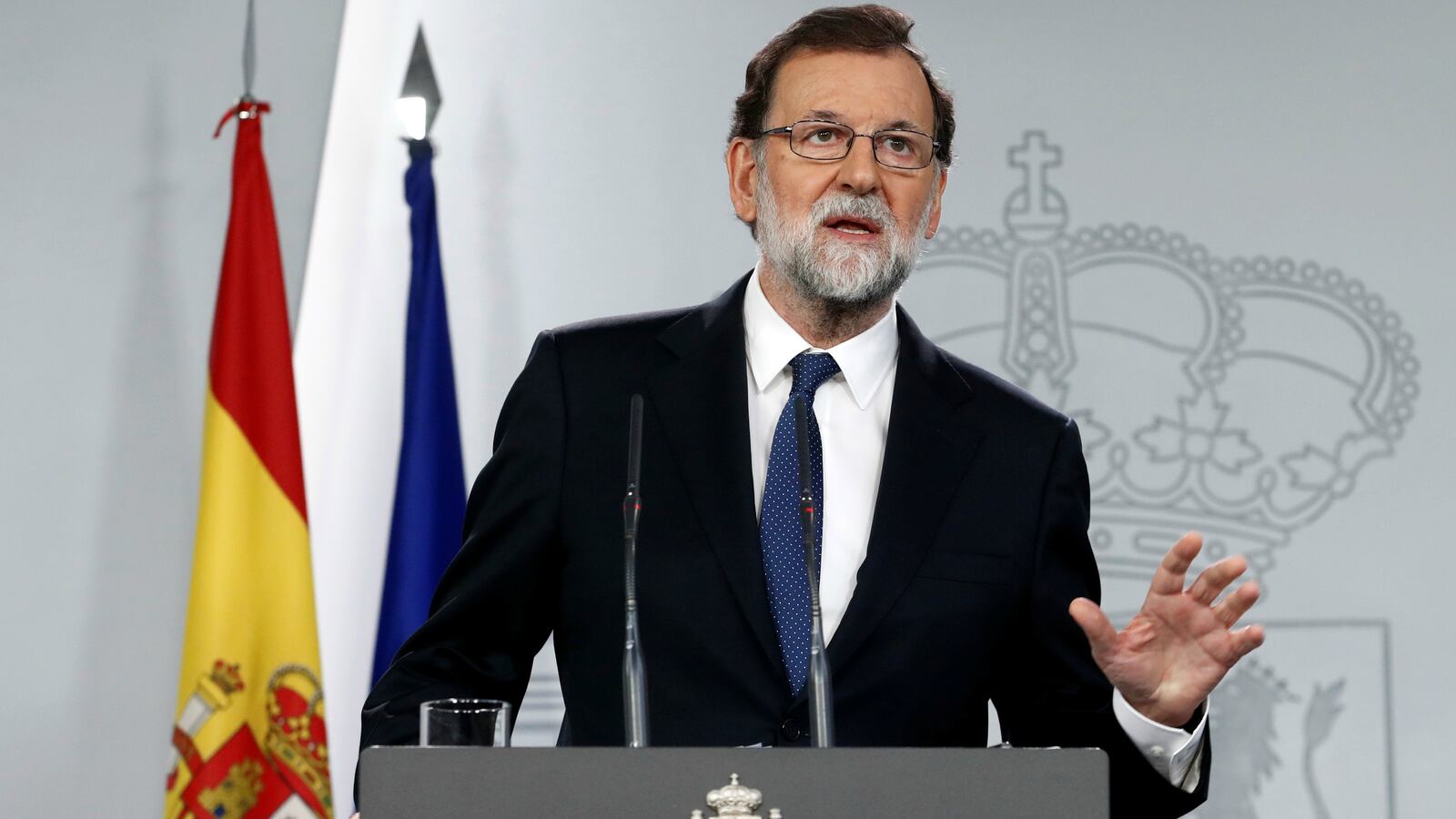 171021-spain-rajoy-control-catalonia-cheat_qtwxfw